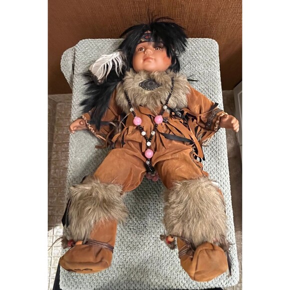 Cathay Native American Doll Number 51 of 5000 - Picture 7 of 8